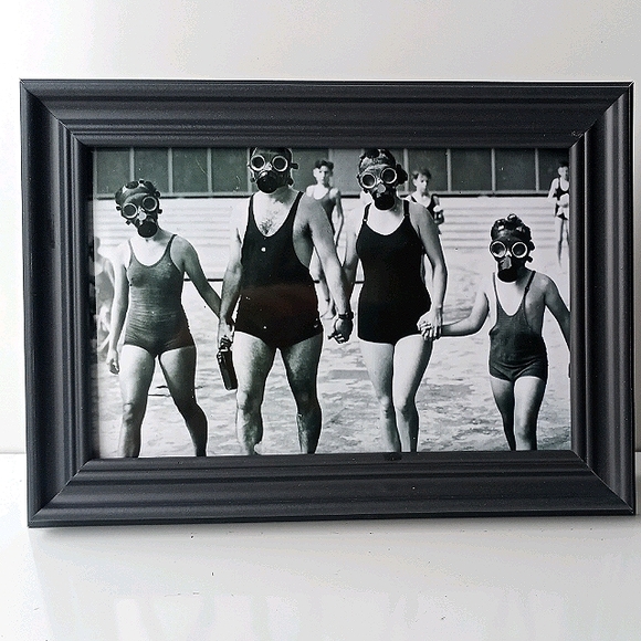 Vintage Gasmask WW2 Family Swiming Oddity Retro Unusual 40s 50s Antique Photo - Picture 2 of 8